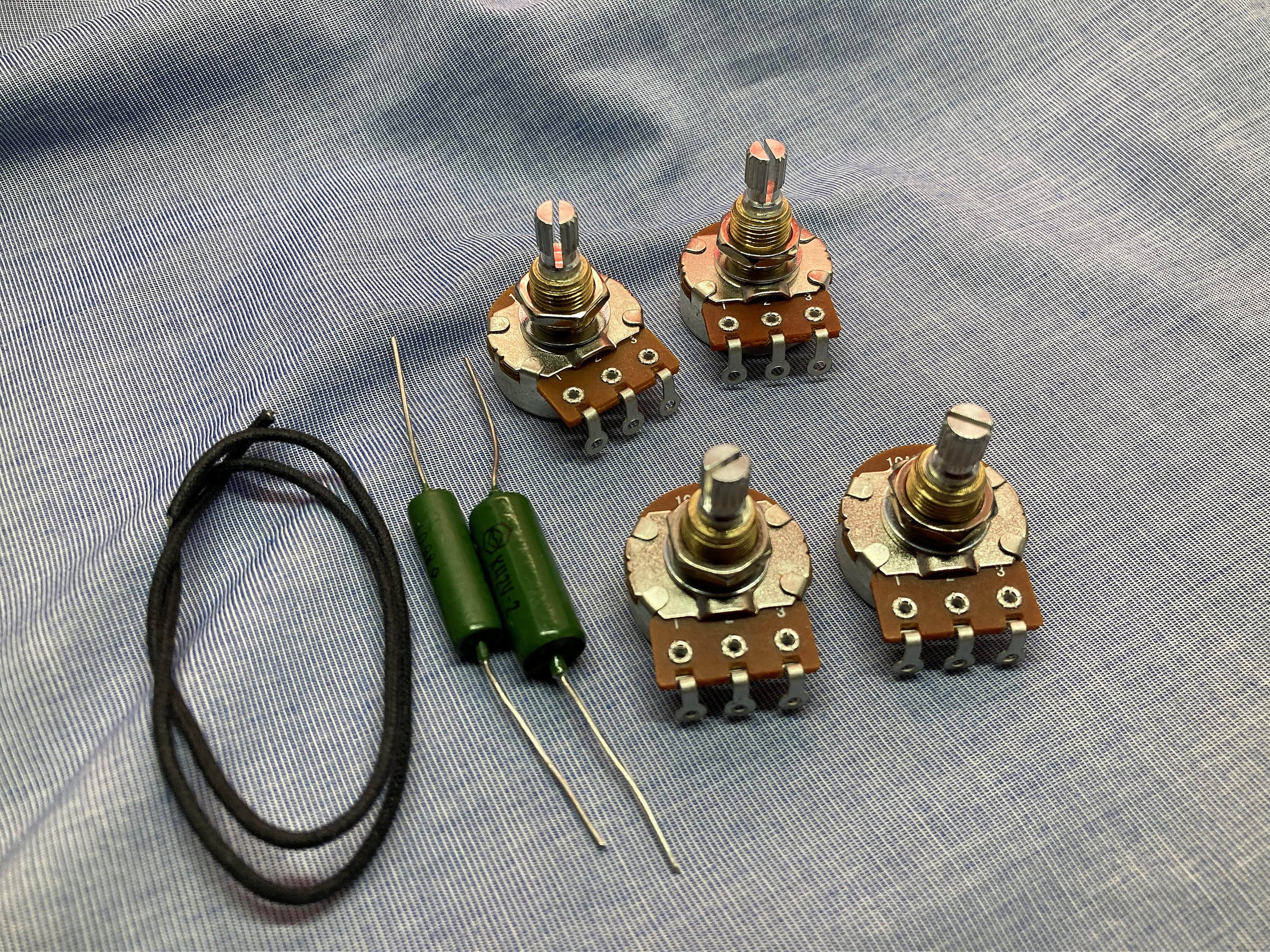 Les Paul upgrade guitar wiring kit with short shaft pots and PIO tone caps